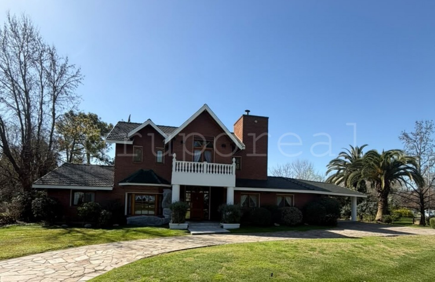 EL OMBU - Residencia a la Venta sobre gran lote al golf