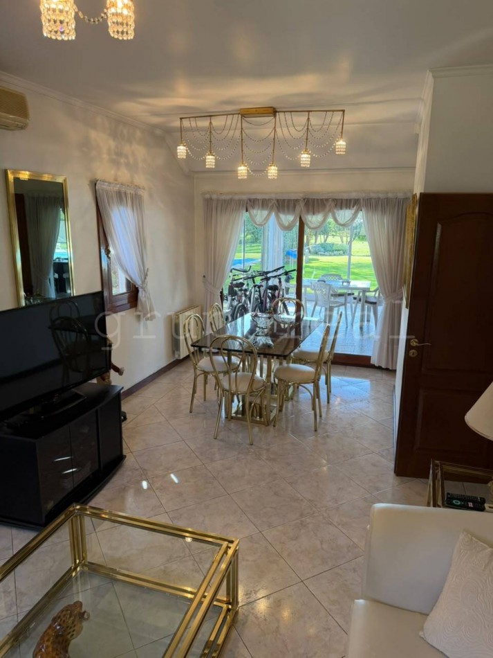 EL OMBU - Residencia a la Venta sobre gran lote al golf