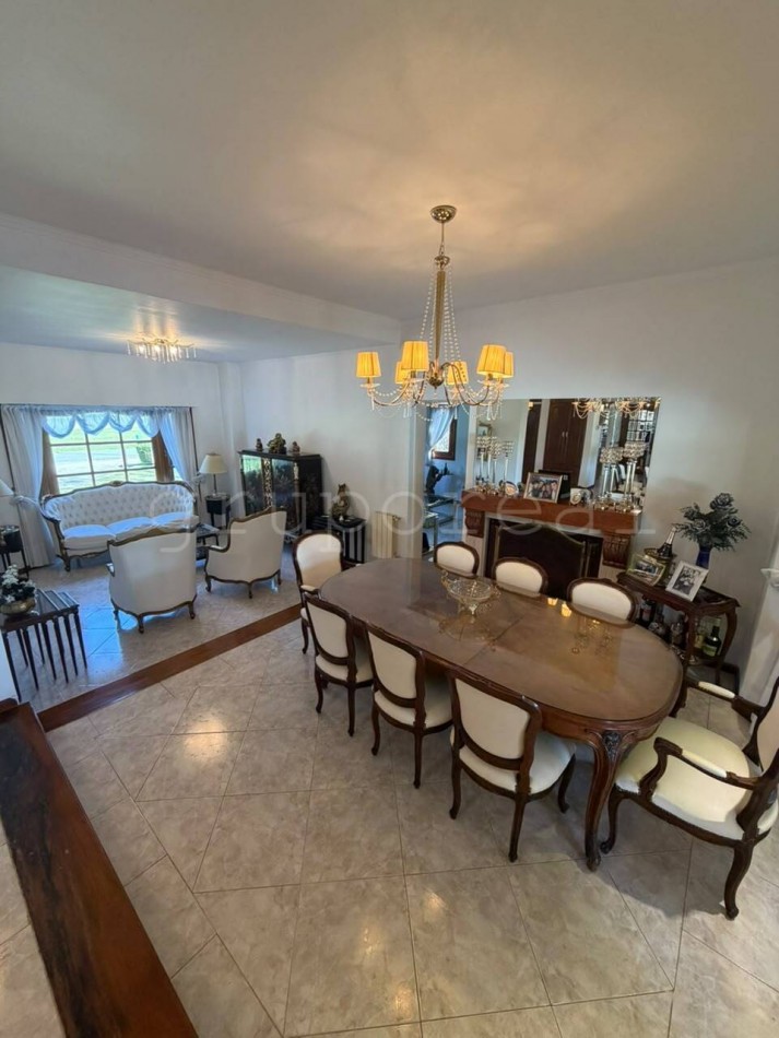 EL OMBU - Residencia a la Venta sobre gran lote al golf