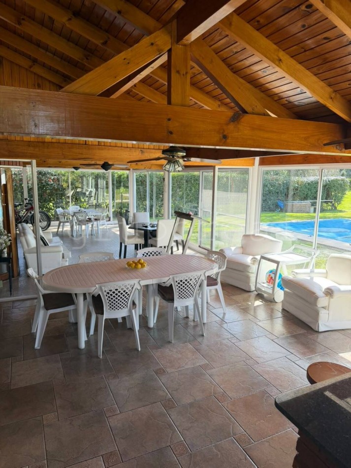 EL OMBU - Residencia a la Venta sobre gran lote al golf