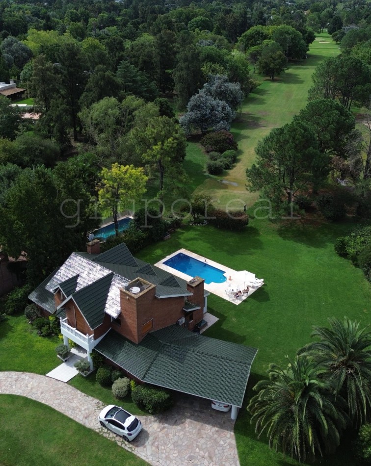 EL OMBU - Residencia a la Venta sobre gran lote al golf