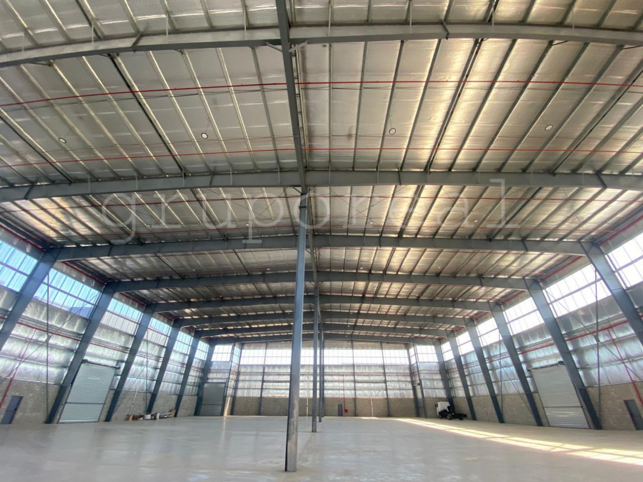 POLO INDUSTRIAL SPEGAZZINI - Nave 3000 m2 cubiertos