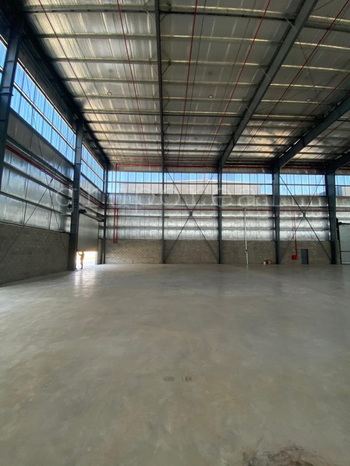 POLO INDUSTRIAL SPEGAZZINI - Nave 3000 m2 cubiertos