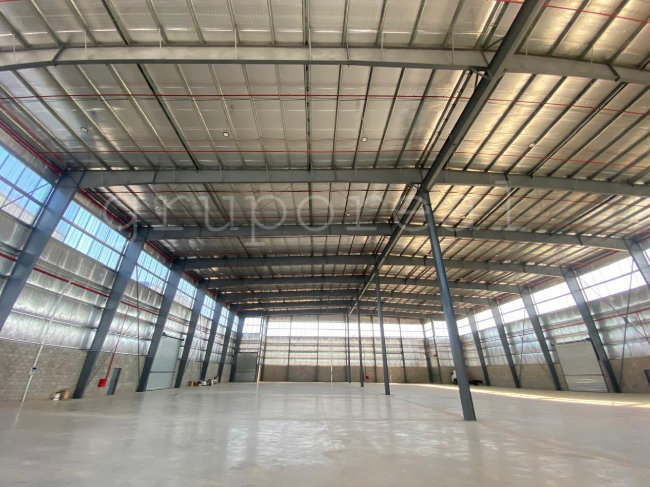 POLO INDUSTRIAL SPEGAZZINI - Nave 3000 m2 cubiertos