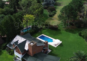EL OMBU - Residencia a la Venta sobre gran lote al golf